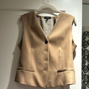 Button up vest